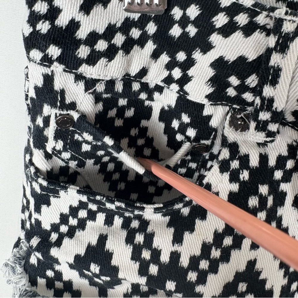 Empyre Patterned Cut Off Shorts - Picture 7 of 8